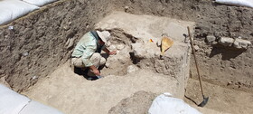 جزییات یک کشف مهم باستان شناسی در کرمانشاه/ سنگ یادمان شاه آشور در قباق تپه کشف شد