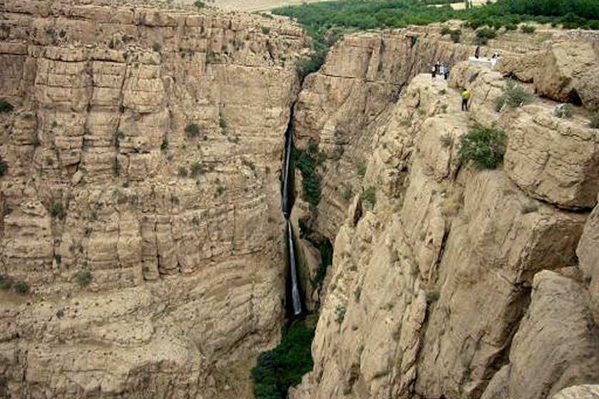 سفر نوروزی به یکی از بی نظیرترین آبشارهای ایران در سرپل‌ذهاب