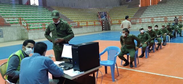 58 درصد سربازان انتظامی کرمانشاه علیه کرونا واکسینه شدند 