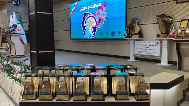 صنعتگران برتر کرمانشاه تجلیل شدند
