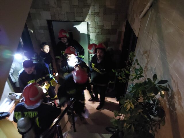 آتش سوزی "برج مسکونی" در کرمانشاه/ نجات 8 نفر از دل آتش و دود