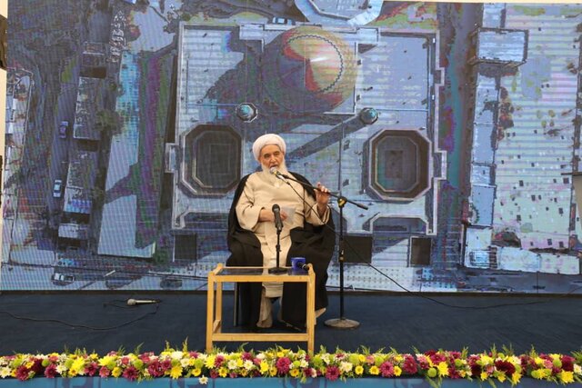حرم احمدبن اسحاق را باید به جمکران ثانی تبدیل کنیم