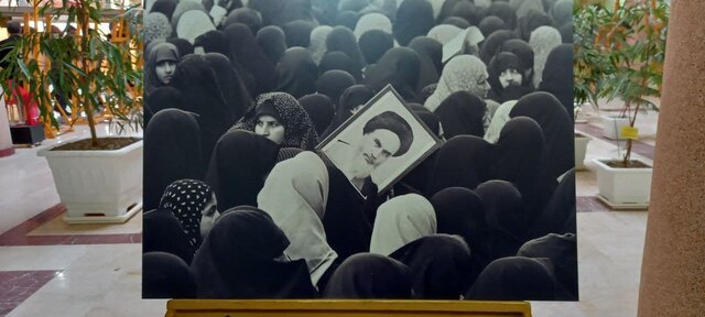 نمایشگاه عکس مستند "انقلاب اسلامی در کرمانشاه" افتتاح شد