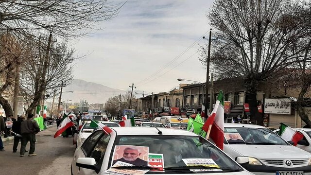عکس تزیینی است حضور پرشور کرمانشاهیان در راهپیمایی ۲۲ بهمن