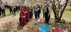 استقبال گردشگران از هفت سین"گل لوتوس" در محوطه جهانی بیستون