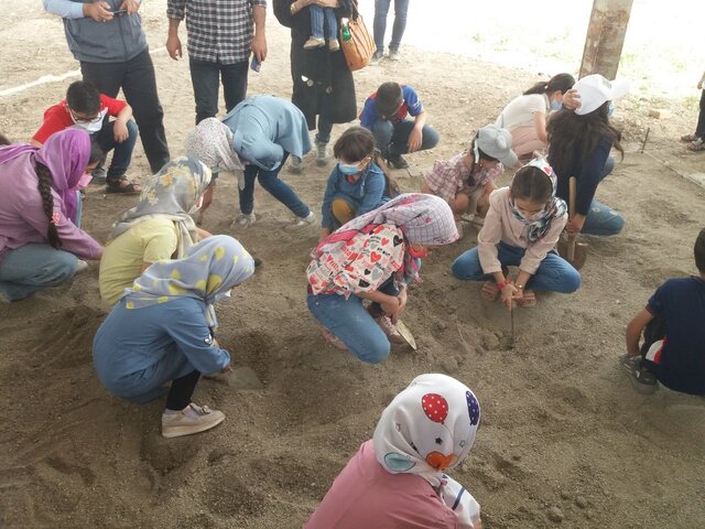 آموزش باستان‌شناسی به کودکان در بزرگترین تک بنای سنگی ایران 