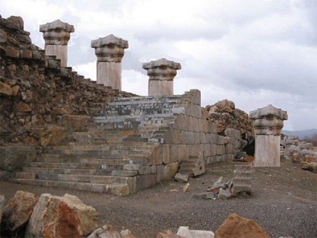 معبد آناهیتا دچار مرگ تدریجی شده است معبد آناهیتا دچار مرگ تدریجی شده است