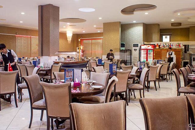 عکس تزئینی است. فعالیت اتباع خارجی در اغذیه فروشیها ممنوع است