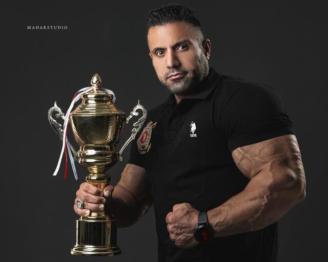 همه چشمبسته میگویند ایران قهرمان است