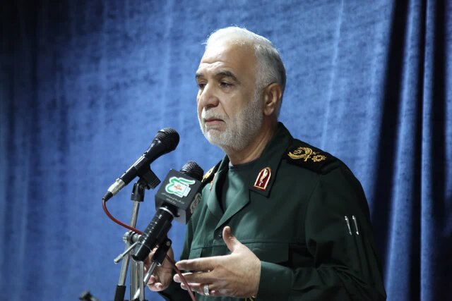 دشمنان از اینکه ایران اسلامی برای کشورهای دیگر الگو شود، واهمه دارند