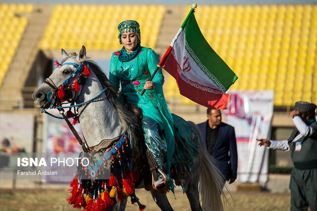 آغاز جشنواره بین المللی اسب کُرد در کرمانشاه آغاز جشنواره بین المللی اسب کُرد در کرمانشاه