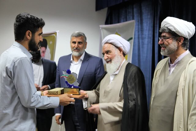 گروه‌های جهادی نقش مهمی در حل مشکلات جامعه دارند