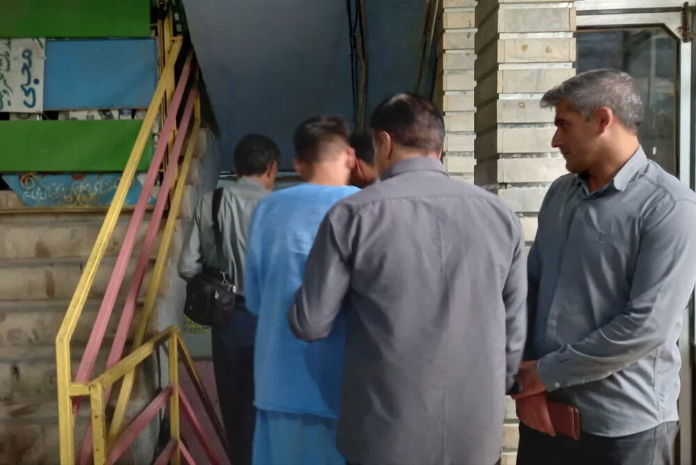 بازسازی صحنه سرقت مسلحانه از یک طلافروشی در کرمانشاه