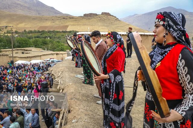 جشنوارهای به شیرینی انگورِ "کندوله" و دلانگیزی عطر سیبِ "سرتخت"