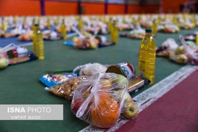 عکس از آرشیو ۲۰ هزار بسته یلدایی بهدست نیازمندان کرمانشاه میرسد