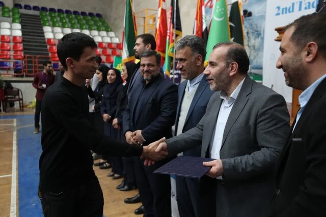 پایان مسابقات بین‌المللی شطرنج «جام تاق‌بستان» در کرمانشاه/ نفرات برتر معرفی شدند 