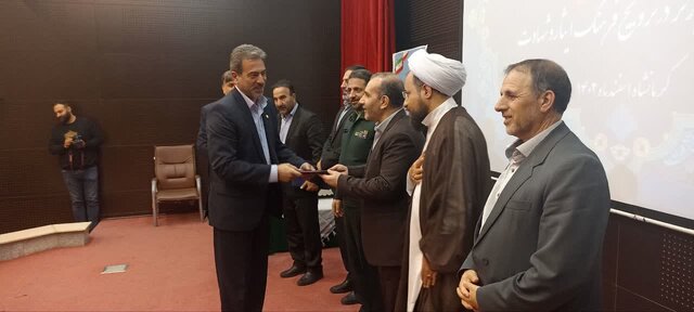 یاد شهدا جامعه را در مسیر سعادت قرار میدهد