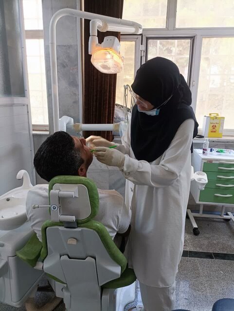 ۵۰۰ نفر از اهالی «حکمت آباد» کرمانشاه خدمات دندانپزشکی رایگان می‌گیرند