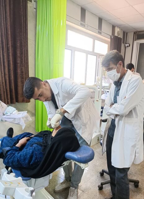 ۵۰۰ نفر از اهالی «حکمت آباد» کرمانشاه خدمات دندانپزشکی رایگان می‌گیرند