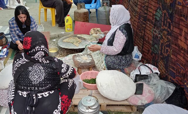 اولین جشنواره انگور در کوزران کرمانشاه برگزار شد