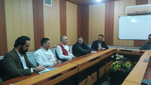 «دوره گردها» برای کودکان کرمانشاهی نمایش اجرا میکنند