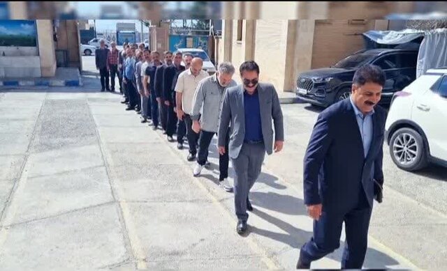 دیدار دانشآموزان ۵۴ ساله با معلمشان پس از ۳۶ سال