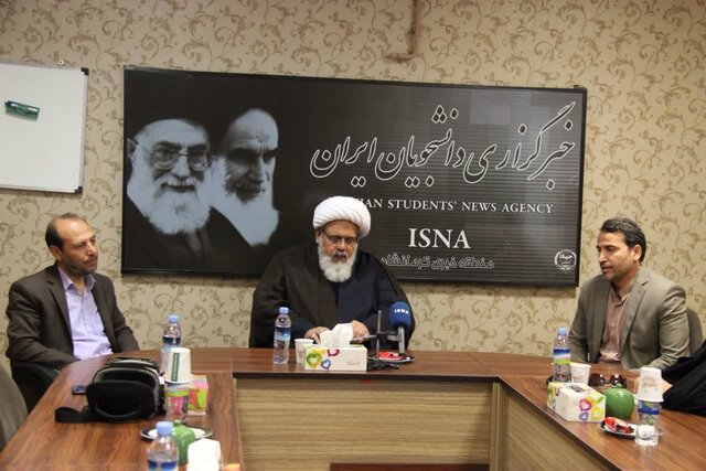 نشست بررسی آرا و اندیشه‌های سیاسی، عرفانی و اخلاقی امام (ره) برگزار شد