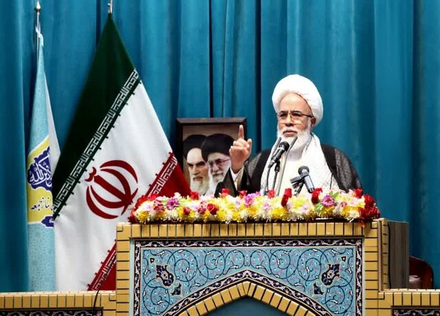 جهان استکبار آرزوی تسلیم شدن ملت ایران را به گور خواهد برد