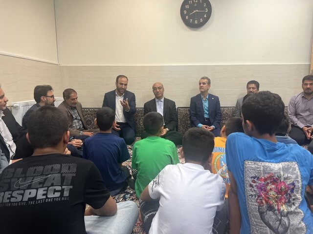 کودکان بیسرپرست نباید در خانواده بزرگ جمهوری اسلامی احساس غریبی کنند