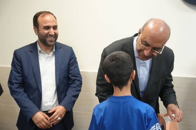 کودکان بی‌سرپرست نباید در خانواده بزرگ جمهوری اسلامی احساس غریبی کنند