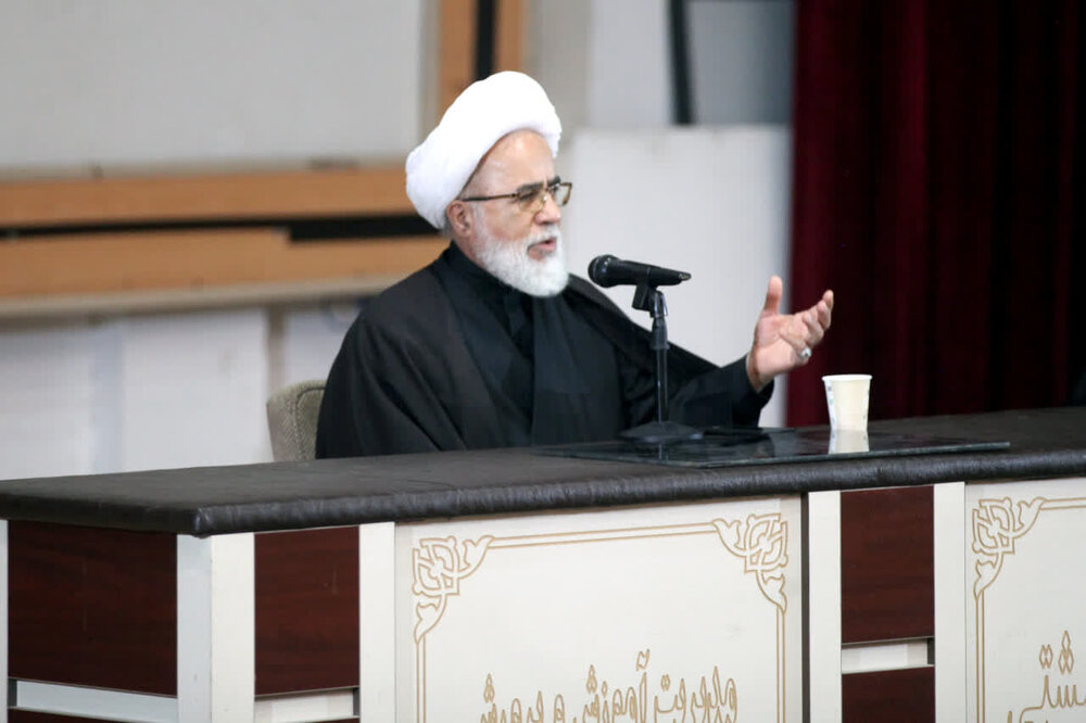 انسان بسیجی خود را نسبت به جامعه مسئول میداند