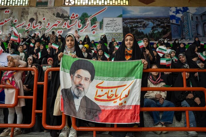 بیعت دختران کرمانشاه با رهبر انقلاب