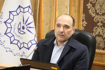 استاد ادبیات: زبان فارسی قدمتی ۵۰۰۰ ساله دارد/ شتاب ورود واژگان بیگانه نگران کننده است