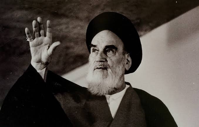 مکتب امام خمینی(ره) نقشه راه ملت‌ها برای دستیابی به عزت و استقلال است