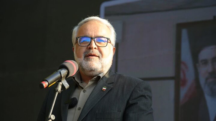 برگزاری جشنواره بادام و عسل در بیلوار کرمانشاه
