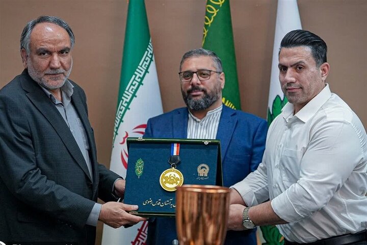 مدال‌های قهرمان کرمانشاهی به موزه آستان قدس رفت
