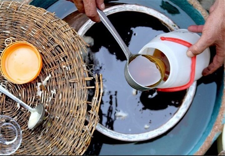 آئین شیره‌پزان انگور در روستای کرم بست کرمانشاه برگزار می‌شود