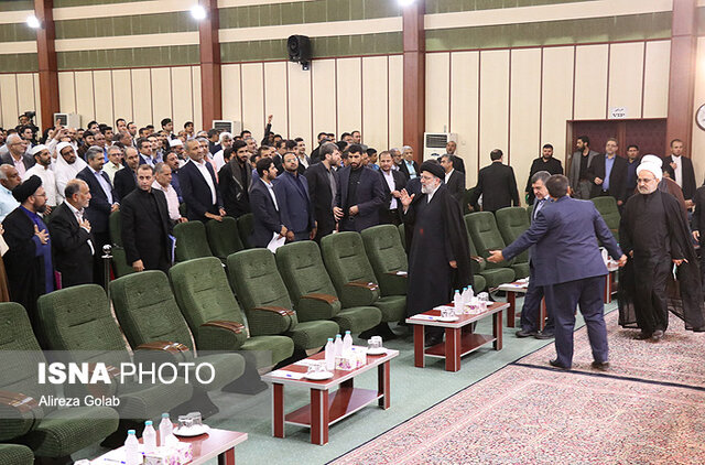 آیت الله رئیسی: یقه کسی که زد و بند میکند را باید گرفت و از این موضوع نمیگذریم