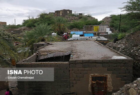 ریزش بخش هایی از منازل مسکونی محله پاکوه میناب در پی بارندگی‌+فیلم