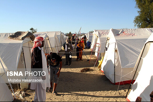برخی از سیل‌زدگان جاسکی هنوز در چادر زندگی می‌کنند/مشکلات در روستاها زیاد است