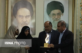 از کوچکترین روزنه ها هم به نفع  کارآفرینان استفاده می کنیم