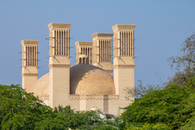 خلوت بودن مکانهای تفریحی کیش در ایام نوروز 99 به دلیل شیوع کرونا در کشور