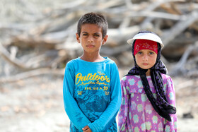 طبق اعلام آمار سرشماری، جمعیت روستاهای زاچ و داربست بشاگرد ۸۶ خانوار بوده اما اکنون۱۶۰خانوار یعنی بیش از ۷۰۰ نفر جمعیت پس از سیل دیماه در محل فعلی ساکن شدند که به همه این اهالی از سوی ارگانهای امداد رسان امکاناتی همچون چادر، آذوقه، سرویسهای بهداشتی و حمام و حتی نانوایی اختصاص یافت.