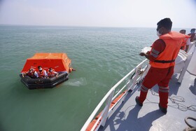 مانور جستجو و نجات دریایی در بندرعباس