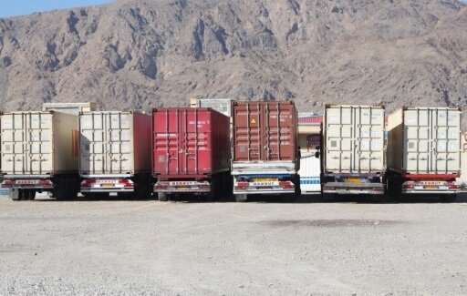 کشف 10دستگاه کانتینر حاوی ۱۳۷ هزار لیتر نفت سفید قاچاق در بندرعباس