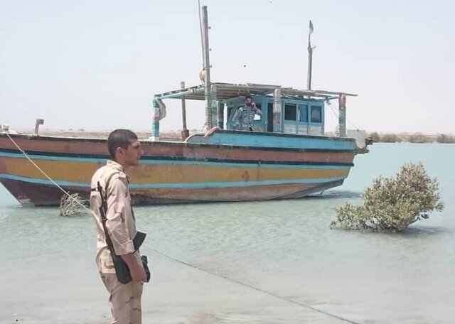 توقیف هشت فروند شناور غیر مجاز و  فعال در حوزه صید ترال غیر مجاز و صید غیرمجاز