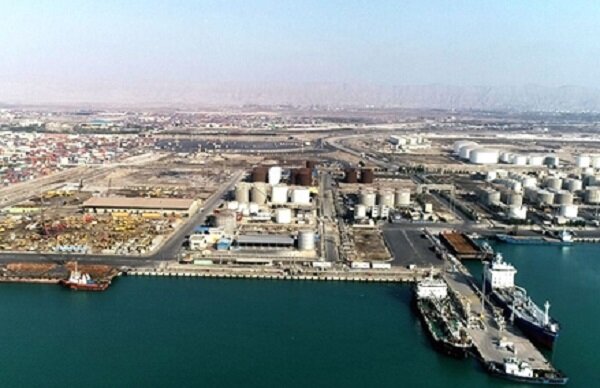 افتادن کانتینر بر روی خودرو در بندر شهید رجایی یک کشته بر جای گذاشت افتادن کانتینر بر روی خودرو در بندر شهید رجایی یک کشته بر جای گذاشت