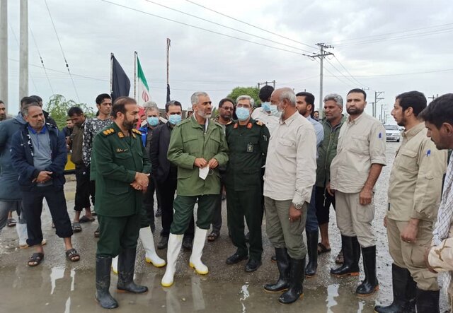 توزیع ۳۰ هزار بسته معیشتی بین سیل‌زدگان شرق هرمزگان