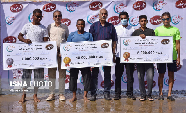 مسابقه سنتی منشوبه رانی در بندرعباس برگزار شد