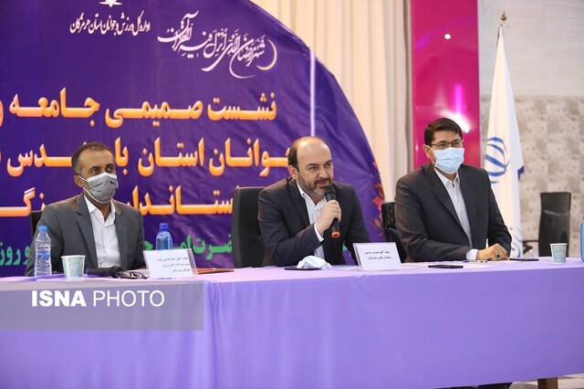 تصمیم گیری در خصوص خرید امتیاز لیگ یک فوتبال زود است/از خادمی حمایت می‌کنم